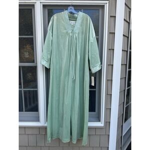 Vintage Keyloun Velour Union Made zip down House Coat Robe size Large NWT